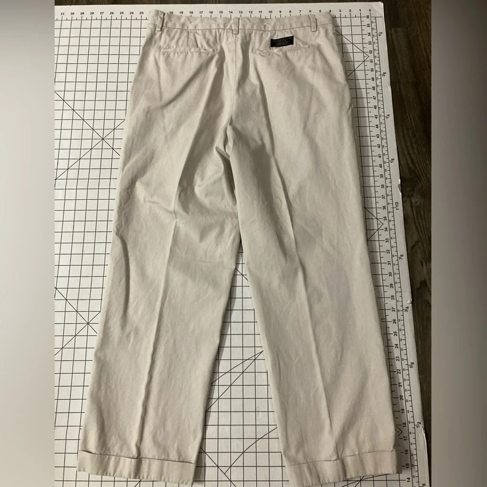 Banana Republic Men’s Size 36/30 Cream‎ Smithfield Chino Pants
